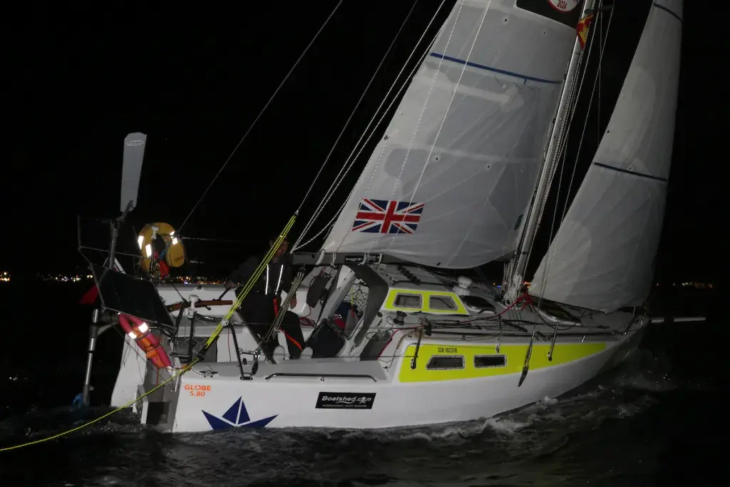 Biellettes de liaison reliant la pale aérodynamique au safran immergé