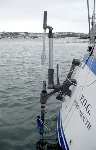 Luftaufnahme der S 440 Windfahne, montiert auf einem Hochsee-Kreuzer