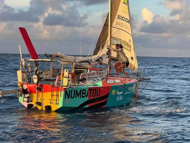 Jasmine Harrisons Hydrovane-installasjon under McIntyre Mini Globe Race